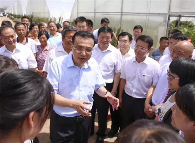 李克強(qiáng)總理冒酷暑考察陜西羊乳產(chǎn)業(yè)鏈，精準(zhǔn)扶貧項(xiàng)目